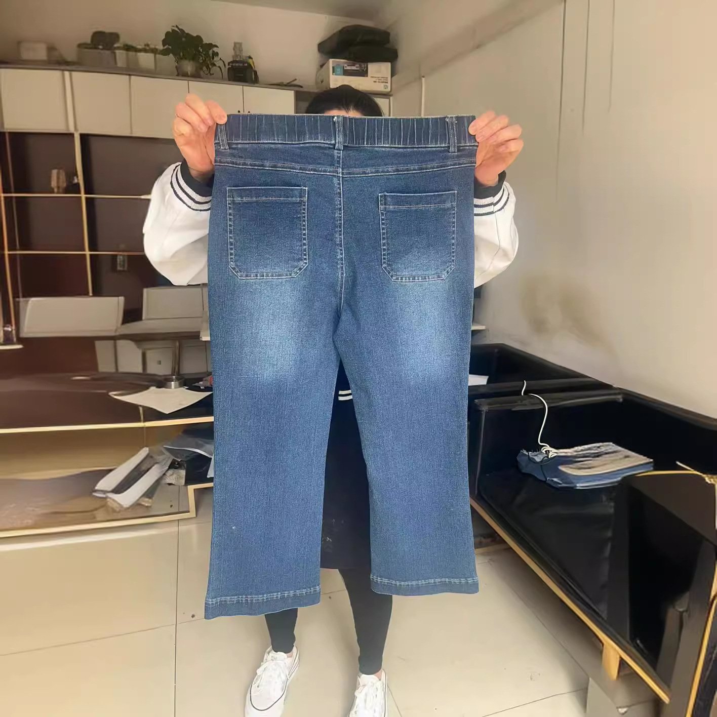 Cropped Style Wide Leg Women's Clothing Oversized Jeans, Shade Blue - Image 4